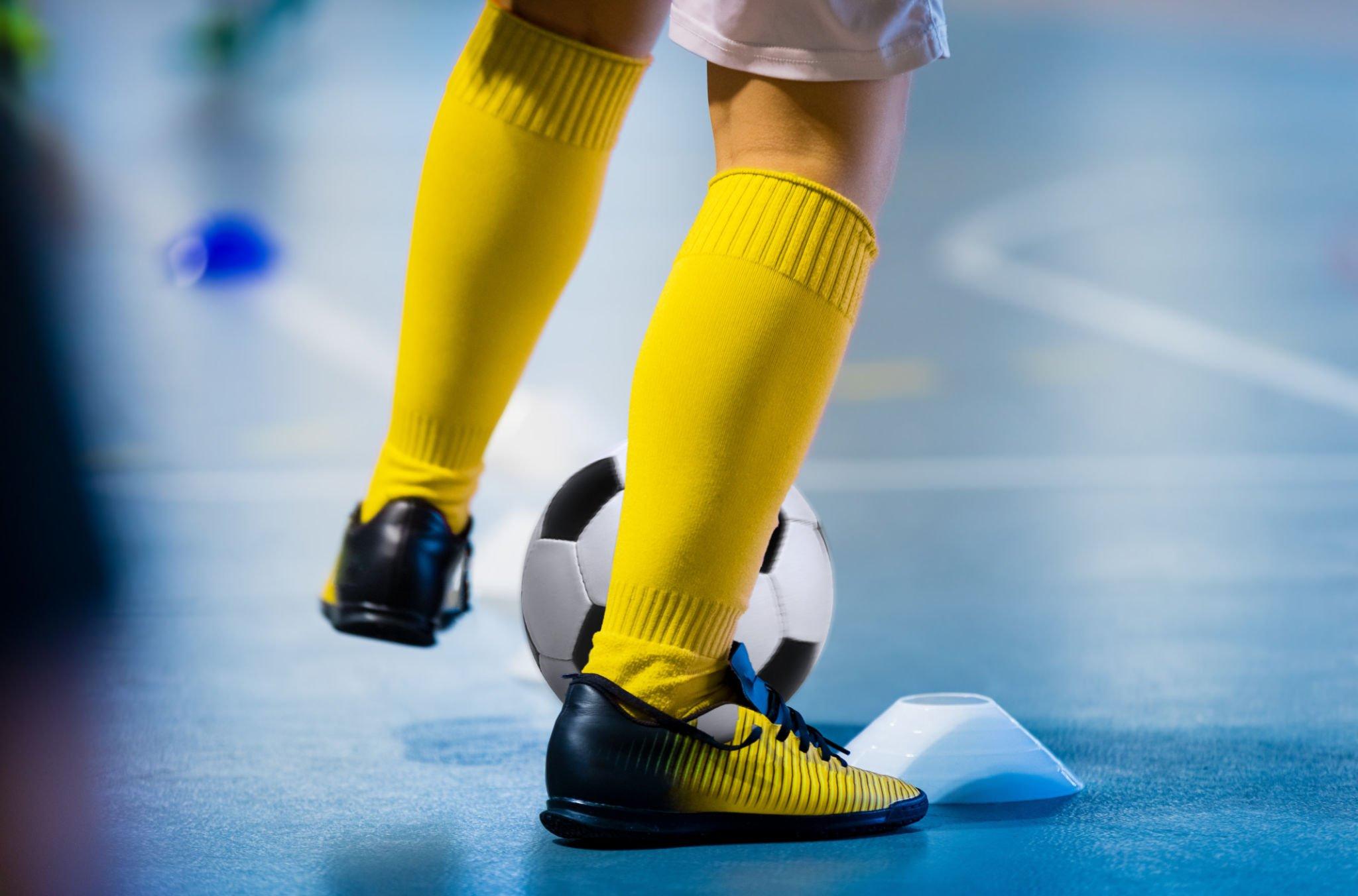 Are indoor soccer shoes good for lifting